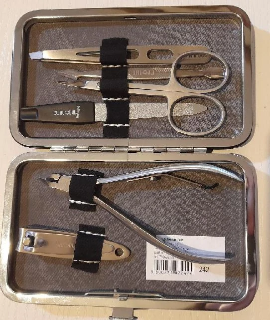 242 MAGNUM manikúrní set černý